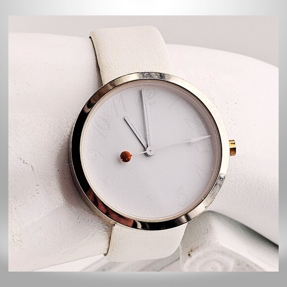 CRRJU Unisex Minimalist Watch – White Leather Band, Silver Bezel, New Battery - Picture 2 of 9